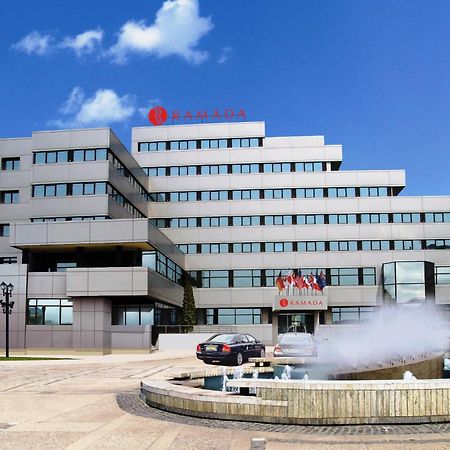 Ramada Iasi City Center Екстериор снимка