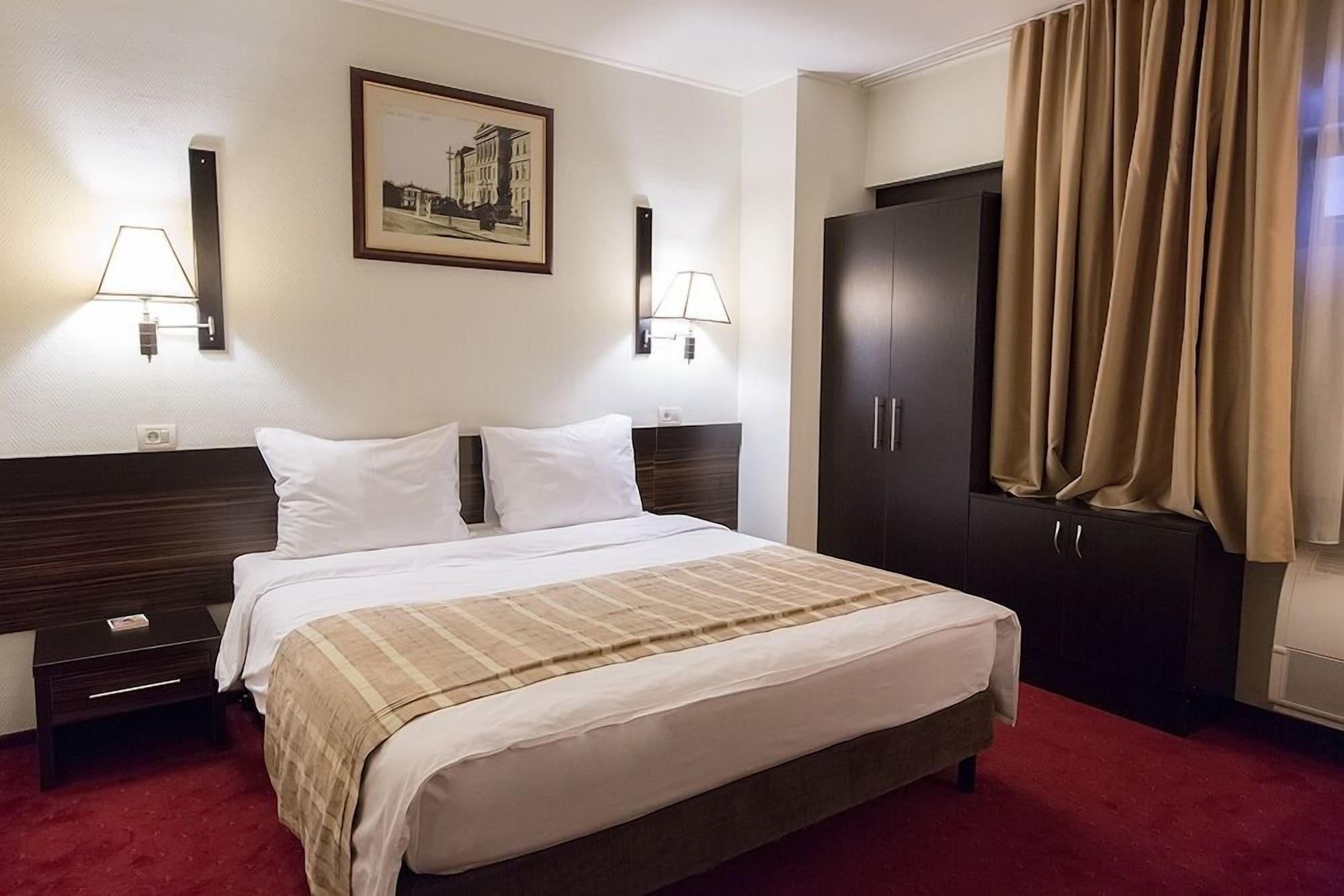 Ramada Iasi City Center Екстериор снимка