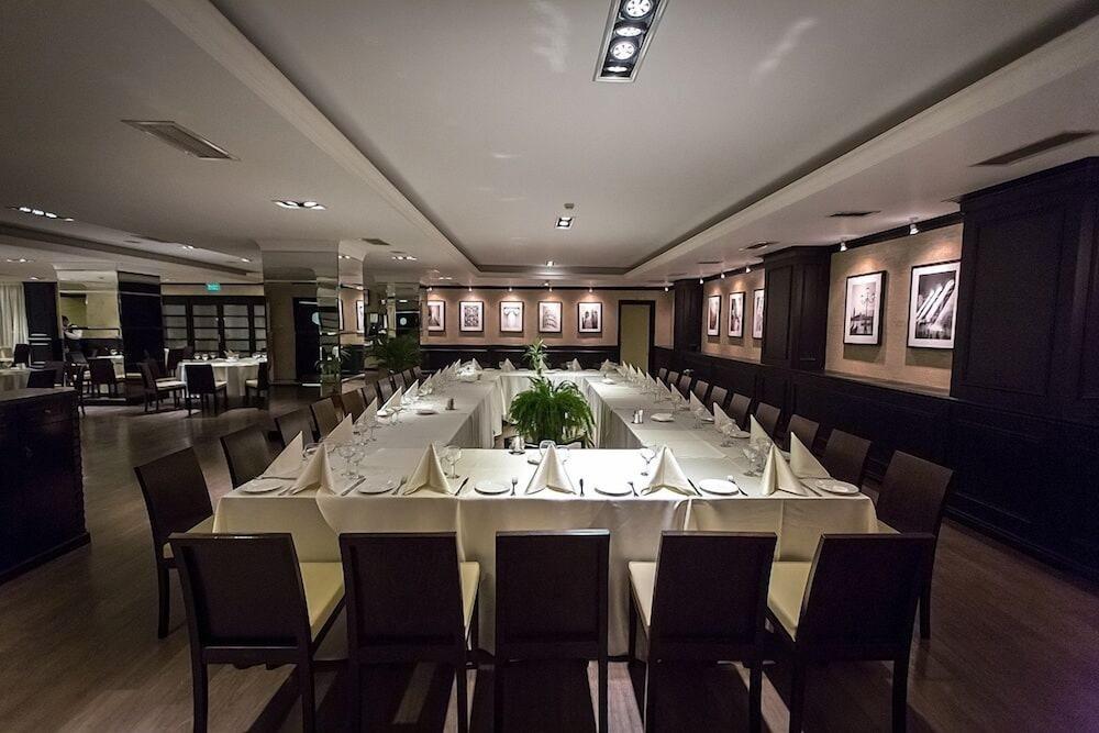 Ramada Iasi City Center Екстериор снимка