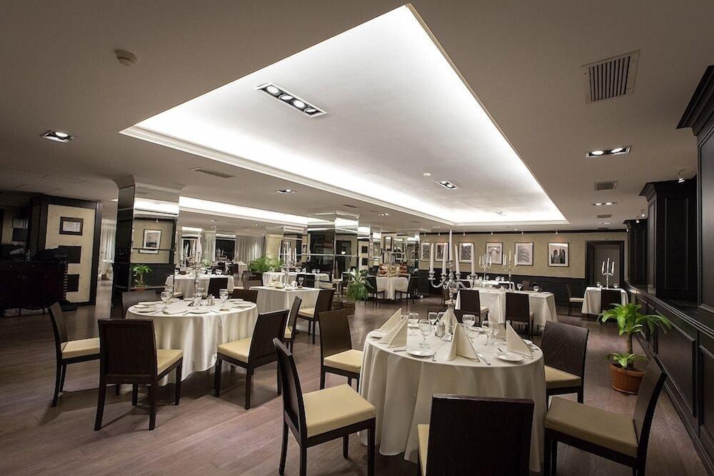 Ramada Iasi City Center Екстериор снимка