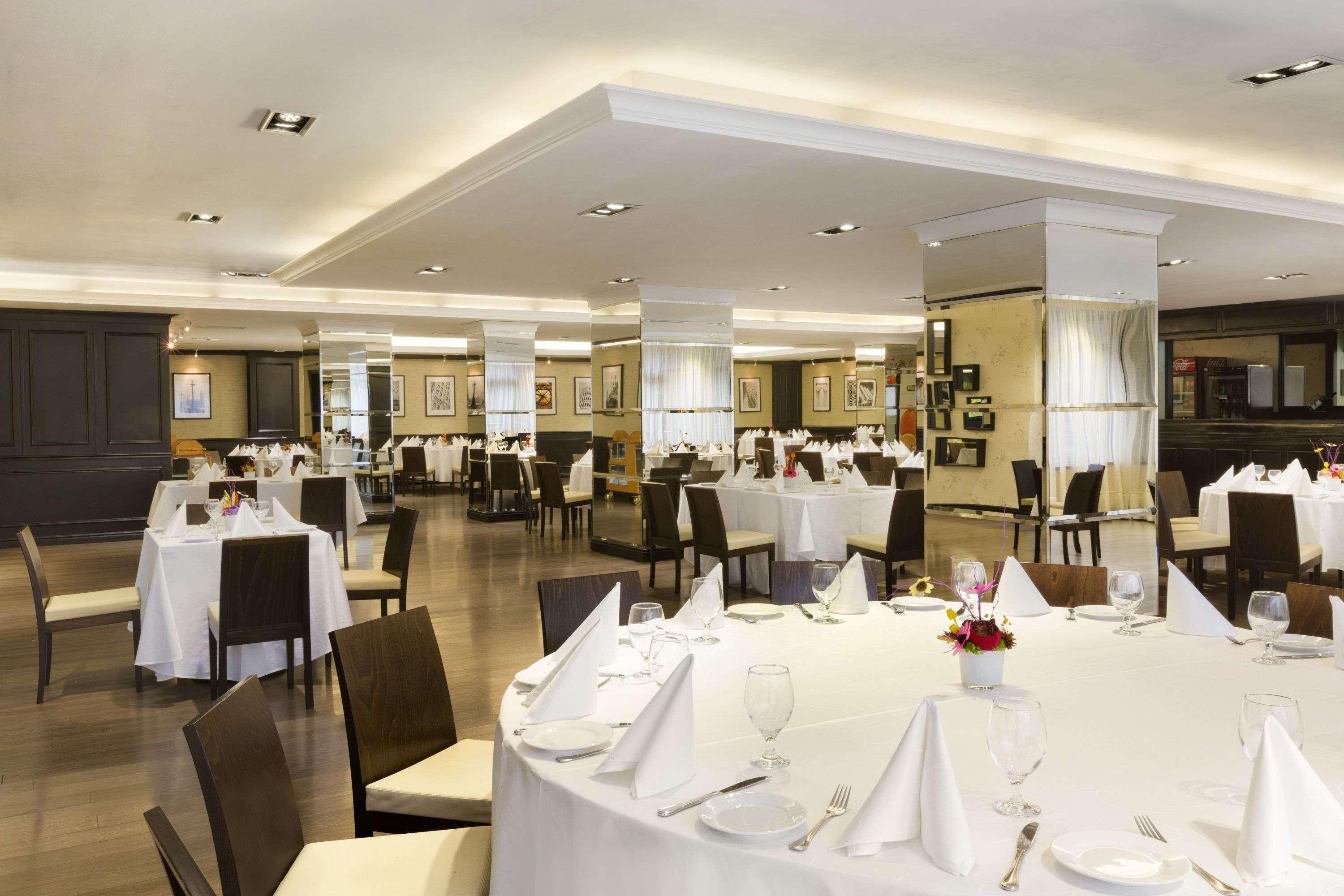 Ramada Iasi City Center Екстериор снимка