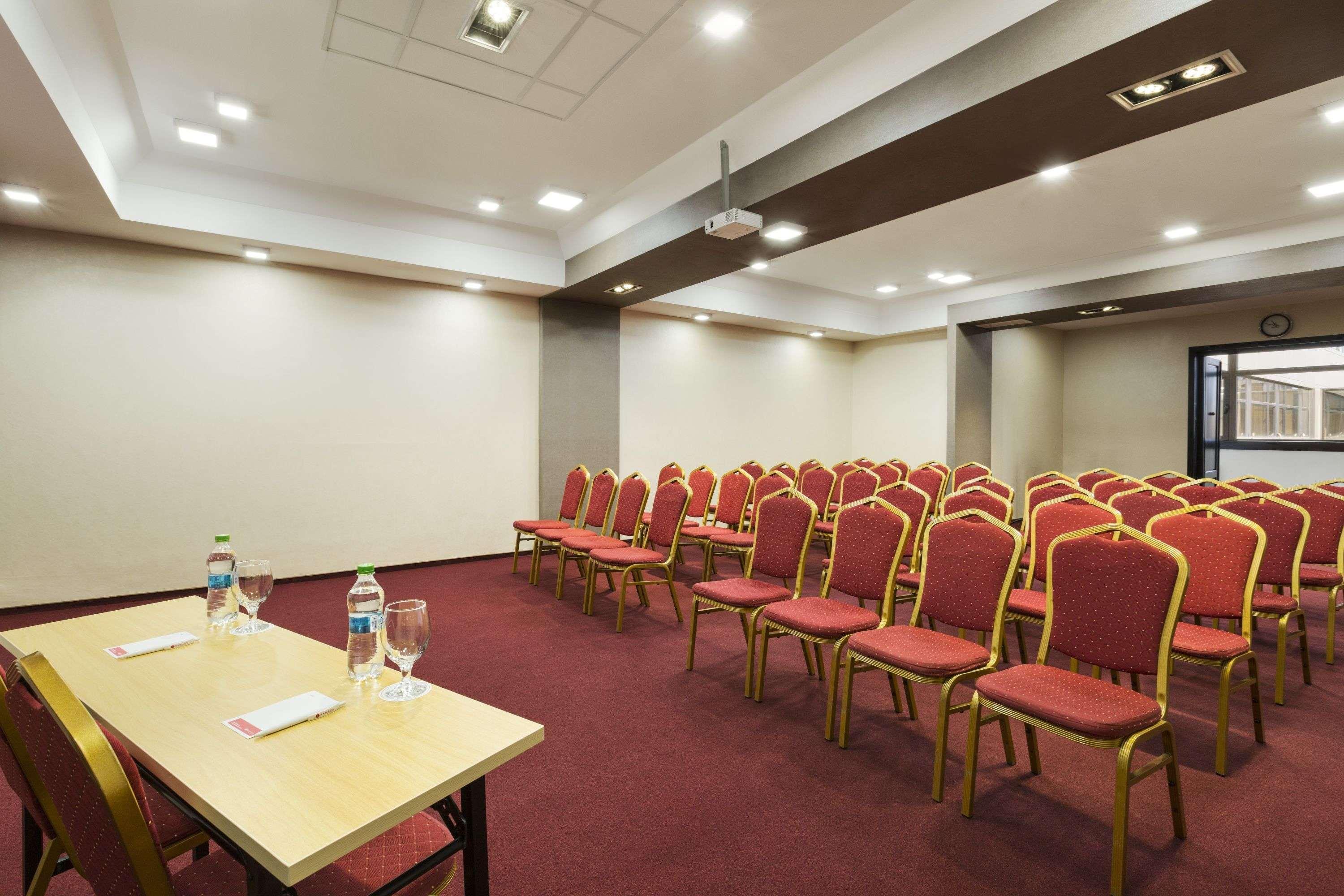 Ramada Iasi City Center Екстериор снимка