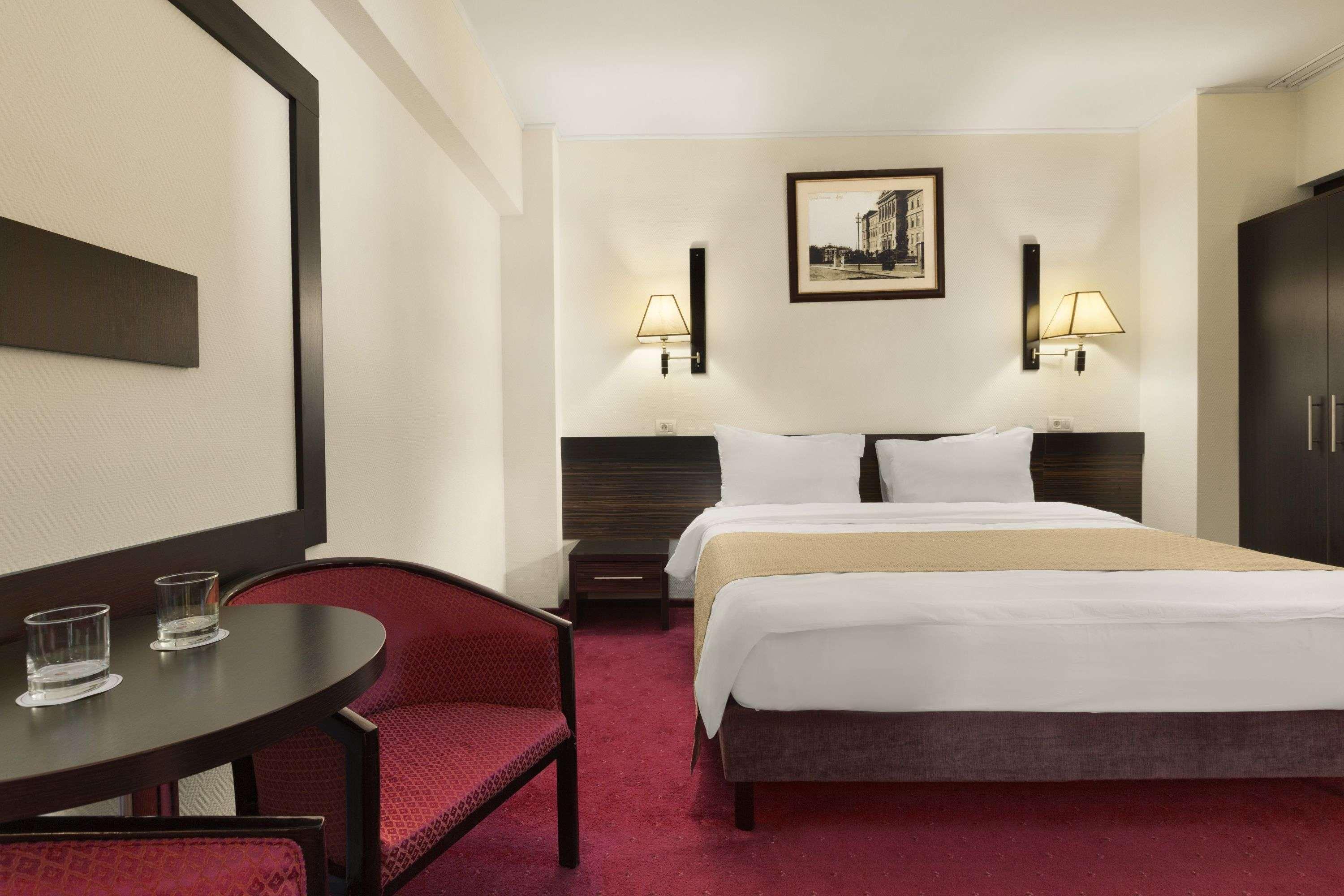 Ramada Iasi City Center Екстериор снимка