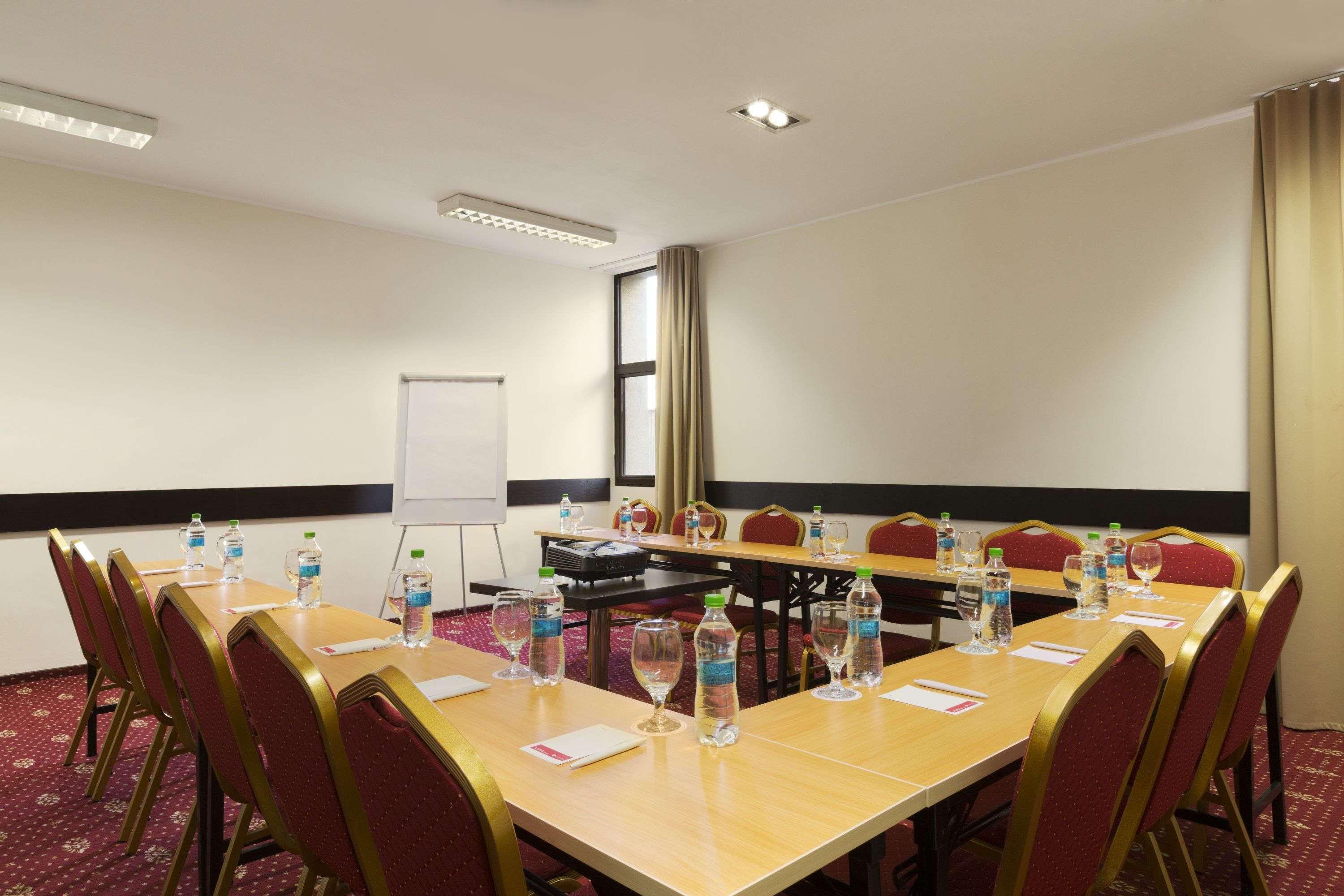 Ramada Iasi City Center Екстериор снимка