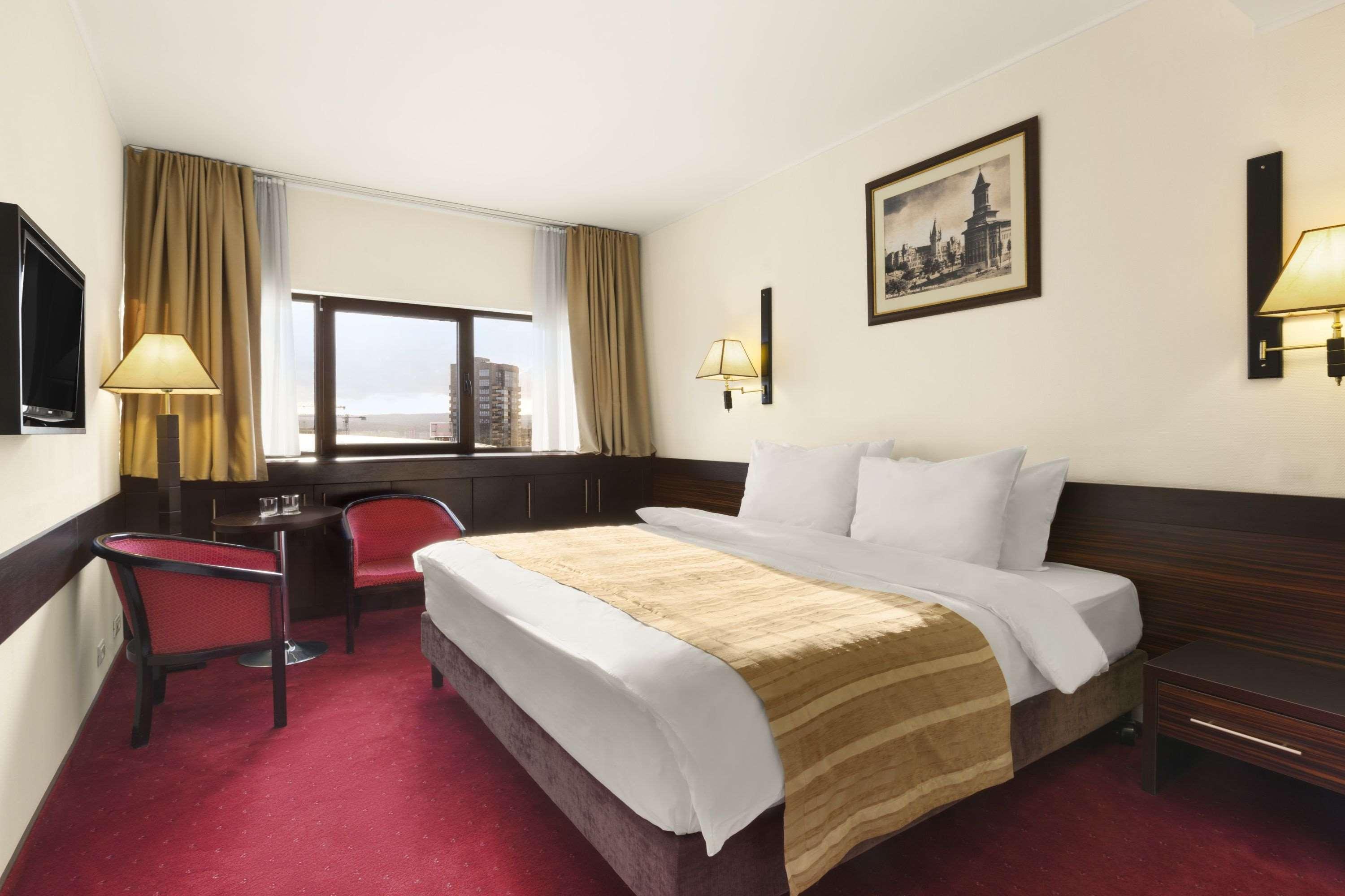 Ramada Iasi City Center Екстериор снимка