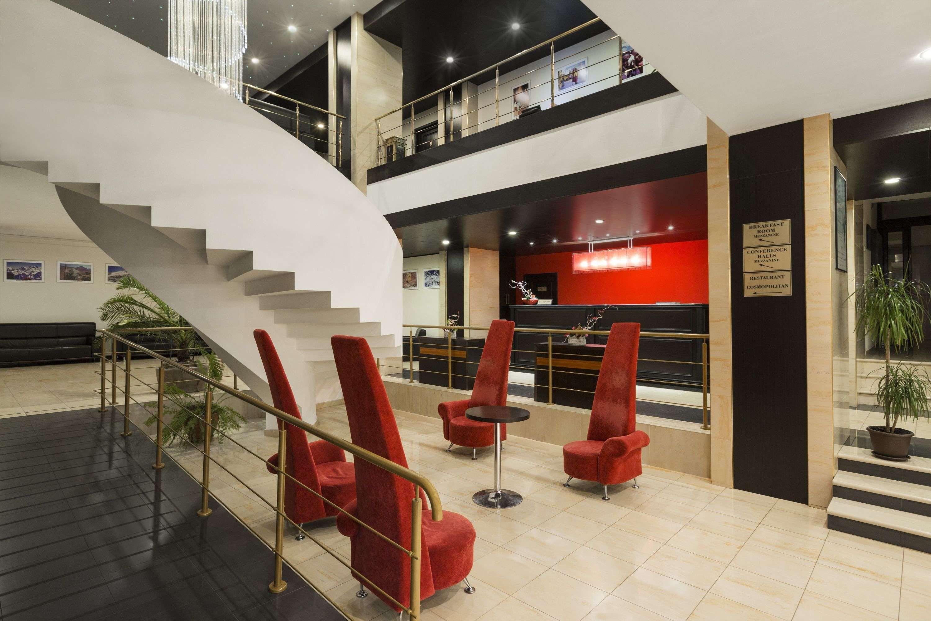 Ramada Iasi City Center Екстериор снимка