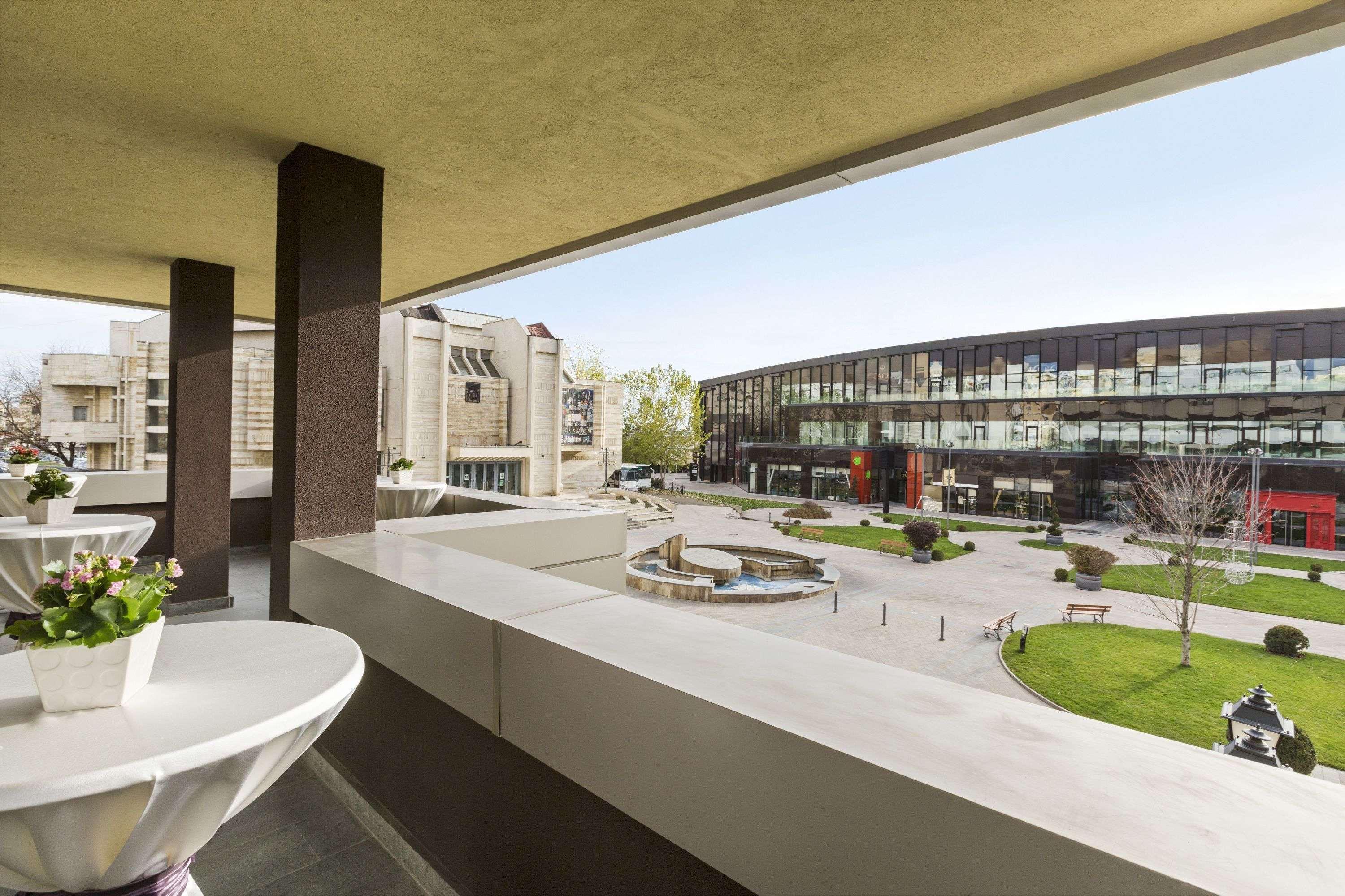 Ramada Iasi City Center Екстериор снимка