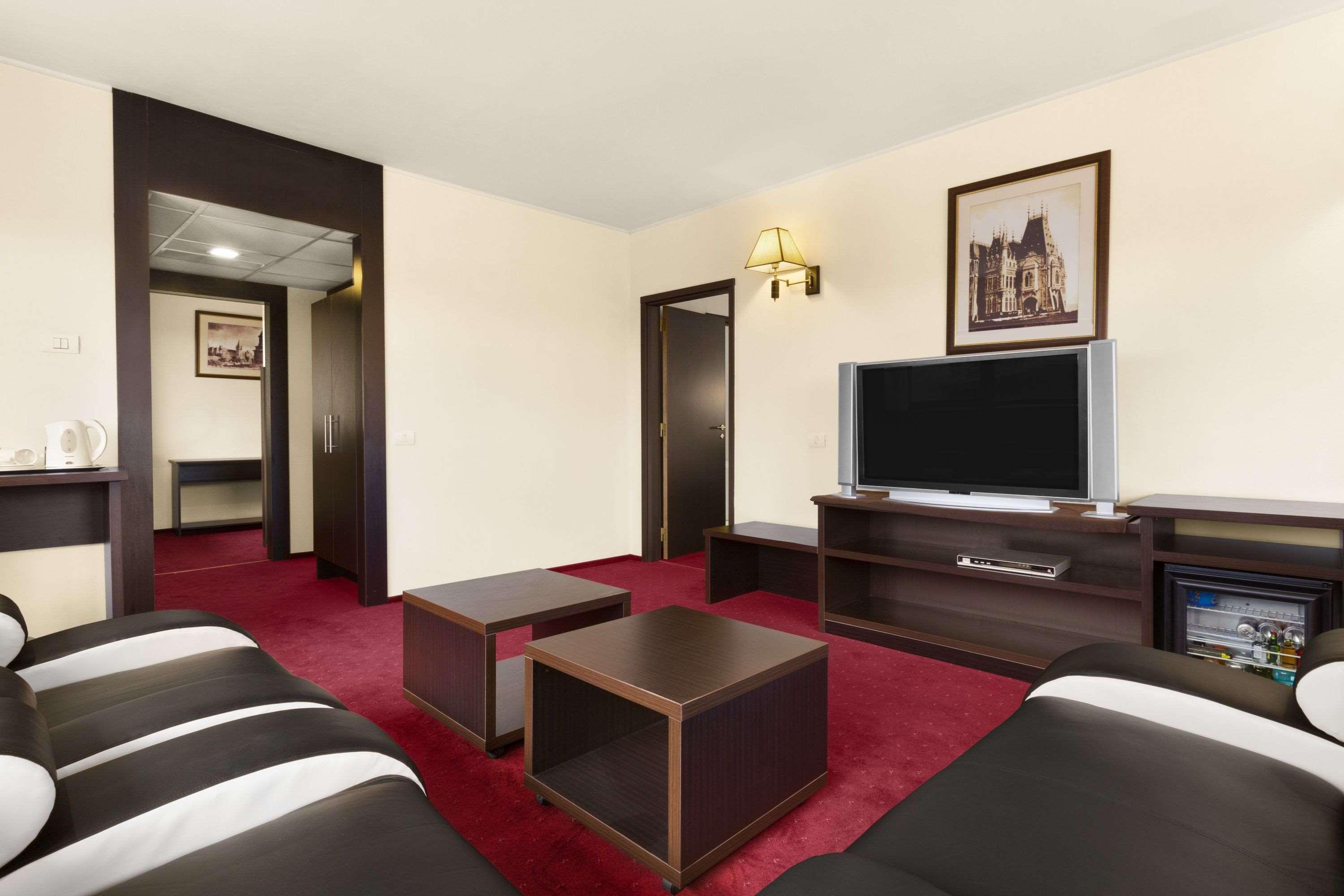 Ramada Iasi City Center Екстериор снимка