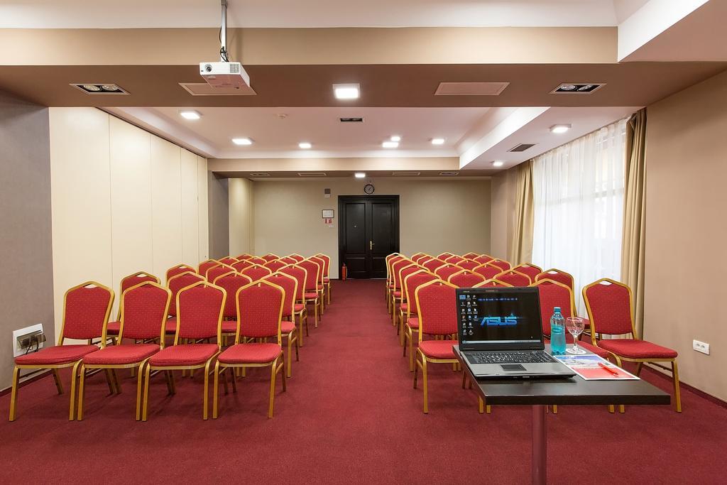Ramada Iasi City Center Екстериор снимка
