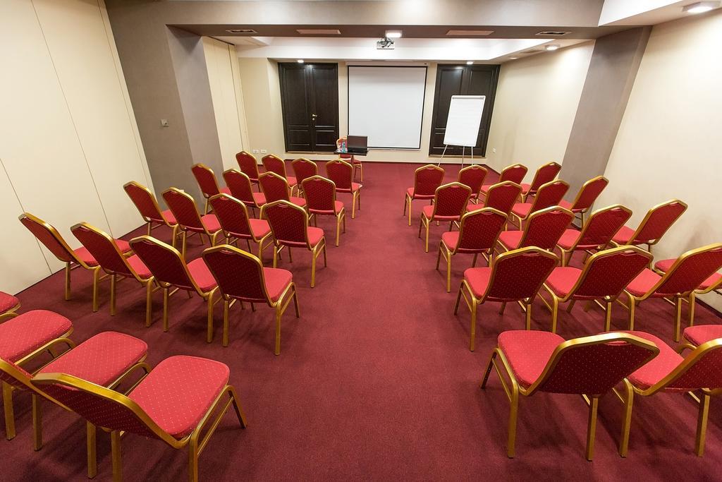 Ramada Iasi City Center Екстериор снимка