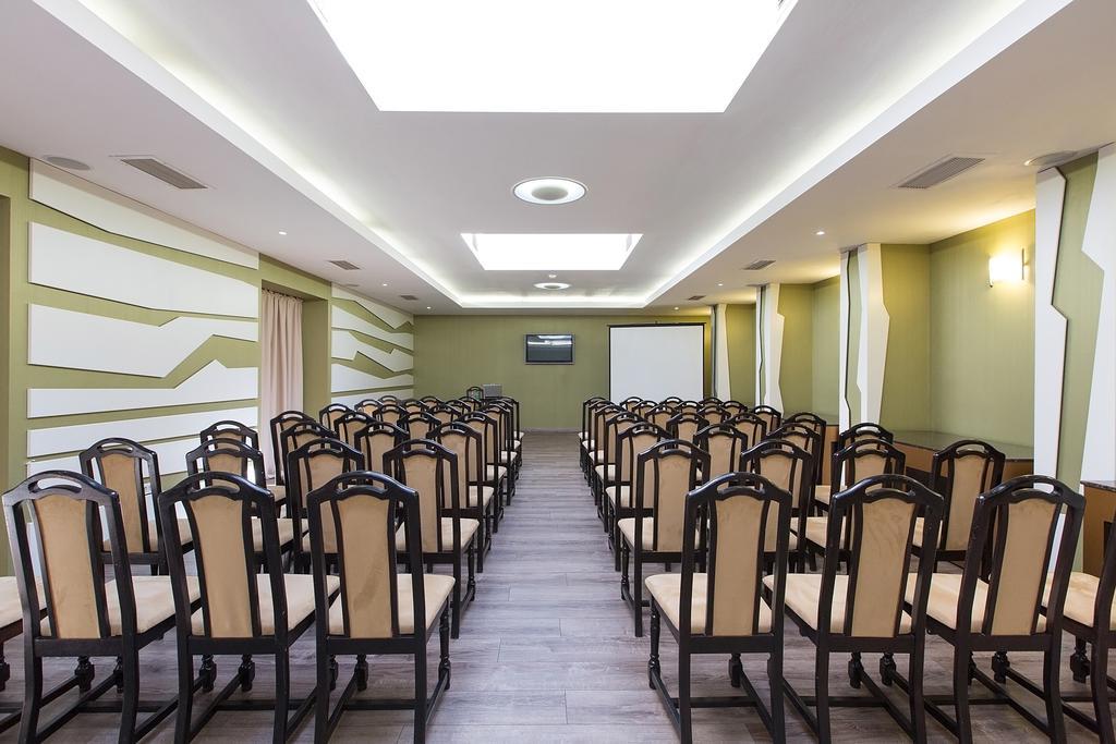 Ramada Iasi City Center Екстериор снимка