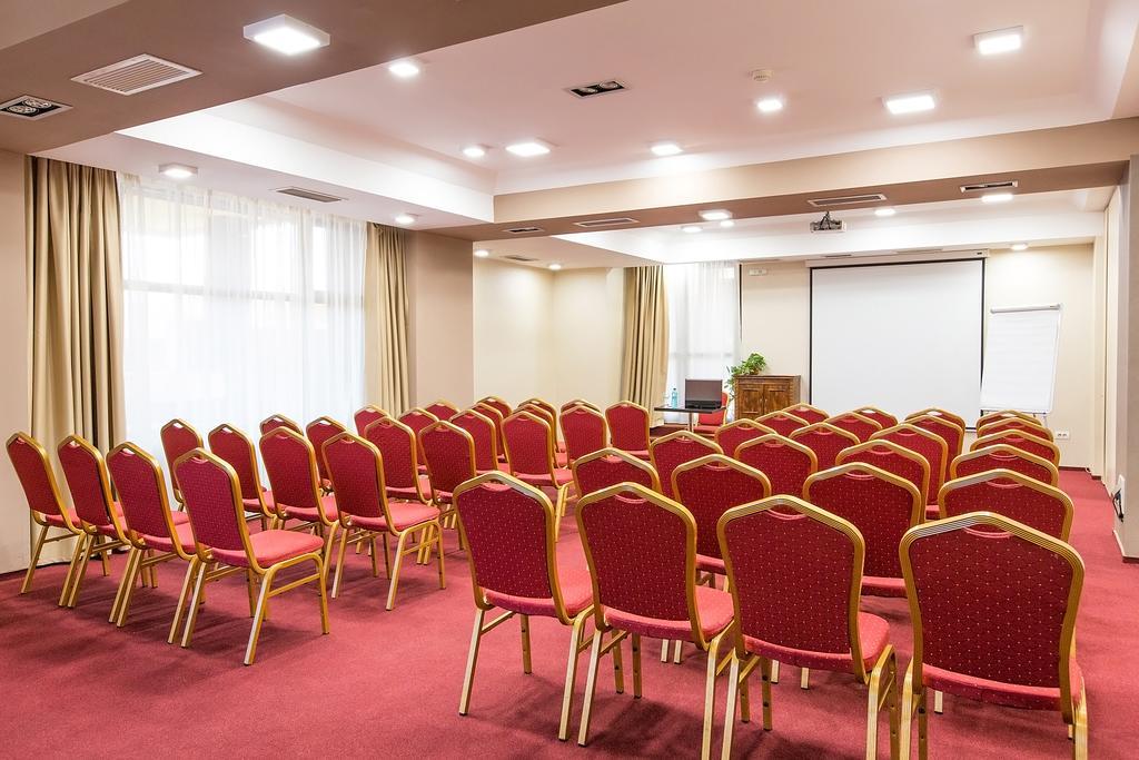Ramada Iasi City Center Екстериор снимка