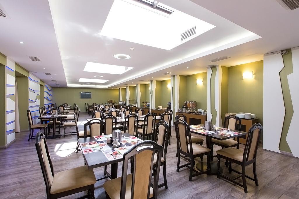Ramada Iasi City Center Екстериор снимка