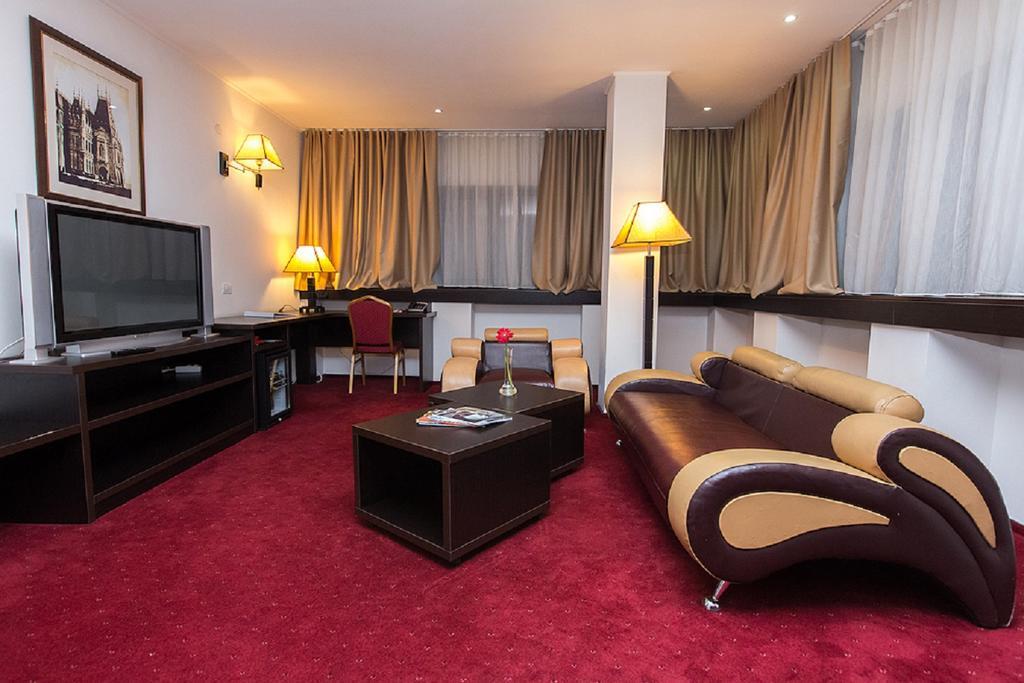 Ramada Iasi City Center Екстериор снимка