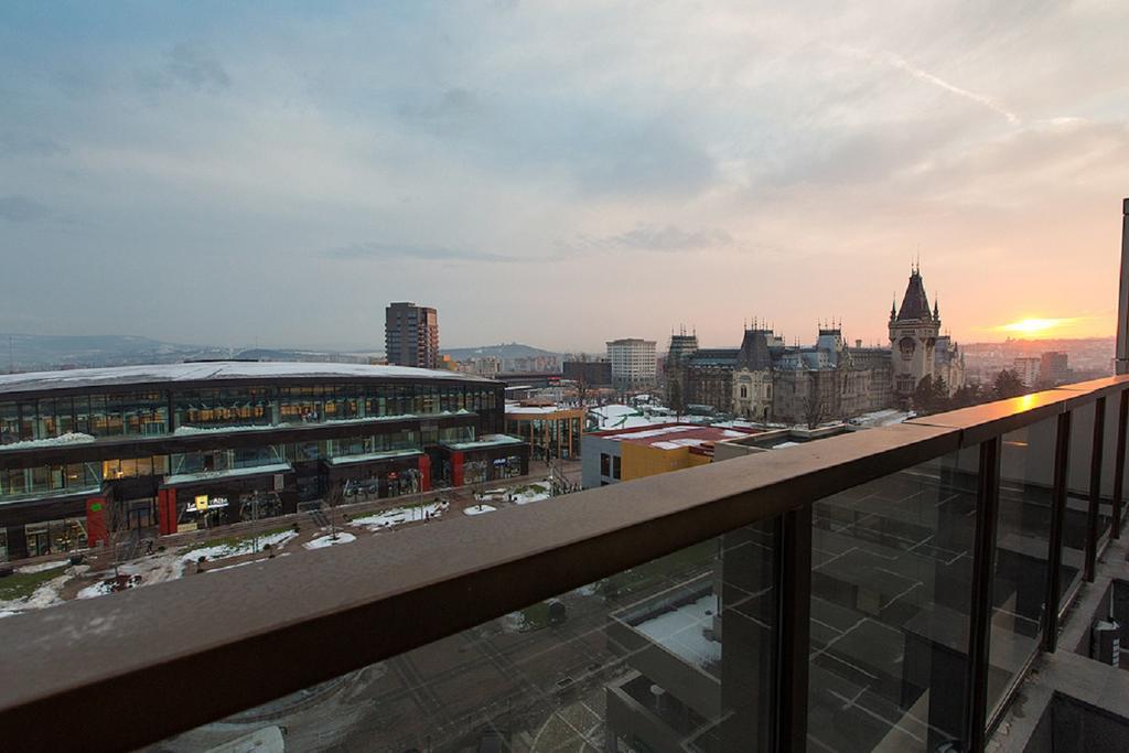 Ramada Iasi City Center Екстериор снимка