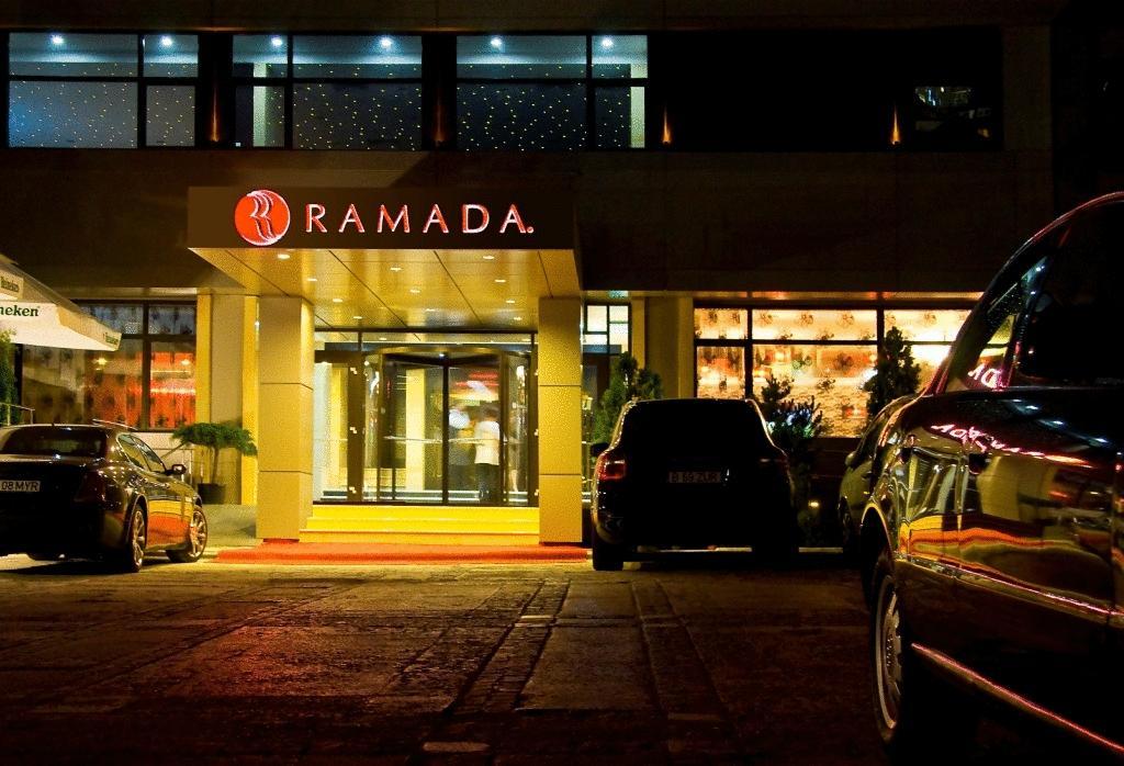 Ramada Iasi City Center Екстериор снимка